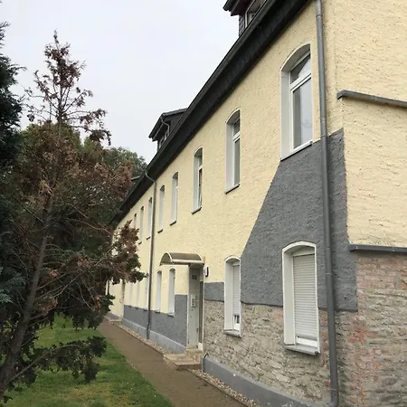 Sei Hier Gast - Fewo 2 Ferienwohnung Im Gesindehaus Warmsdorf, Zentral Zwischen Aschersleben, Bernburg Und Stassfurt Gusten