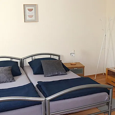 Sei Hier Gast - Fewo 2 Ferienwohnung Im Gesindehaus Warmsdorf, Zentral Zwischen Aschersleben, Bernburg Und Stassfurt