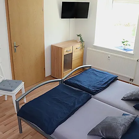 Sei Hier Gast - Fewo 2 Ferienwohnung Im Gesindehaus Warmsdorf, Zentral Zwischen Aschersleben, Bernburg Und Stassfurt Lägenhet Gusten