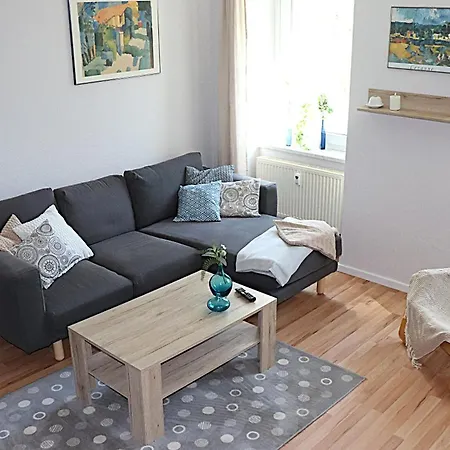 Sei Hier Gast - Fewo 2 Ferienwohnung Im Gesindehaus Warmsdorf, Zentral Zwischen Aschersleben, Bernburg Und Stassfurt