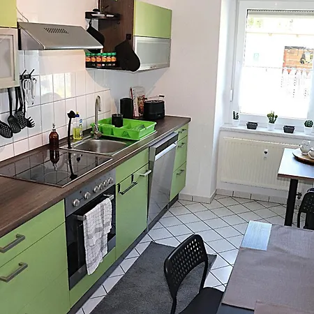 Sei Hier Gast - Fewo 2 Ferienwohnung Im Gesindehaus Warmsdorf, Zentral Zwischen Aschersleben, Bernburg Und Stassfurt Lägenhet Gusten