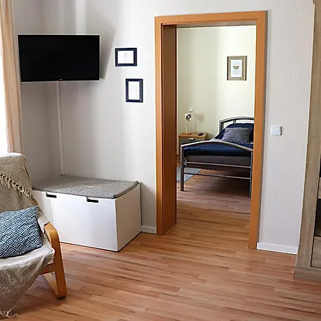 Sei Hier Gast - Fewo 2 Ferienwohnung Im Gesindehaus Warmsdorf, Zentral Zwischen Aschersleben, Bernburg Und Stassfurt Gusten